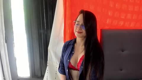 angela_nix online show from October 2025 03:30:02 PM