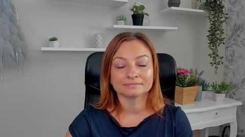 Snapshot of angela_samt chatting on September 2025 12:38:01 PM Angela online show from September 2025 12:38:01 PM