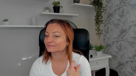 Snapshot of angela_samt chatting on September 2025 01:00:01 PM Angela online show from September 2025 01:00:01 PM