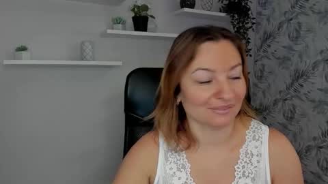 Snapshot of angela_samt chatting on September 2025 05:40:01 AM Angela online show from September 2025 05:40:01 AM