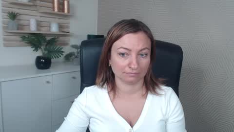 Snapshot of angela_samt chatting on September 2025 05:42:01 AM Angela online show from September 2025 05:42:01 AM