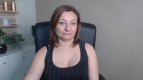 Snapshot of angela_samt chatting on October 2025 05:41:02 AM Angela online show from October 2025 05:41:02 AM