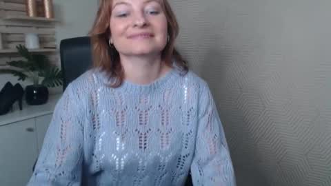 Snapshot of angela_samt chatting on November 2025 07:07:01 AM Angela online show from November 2025 07:07:01 AM