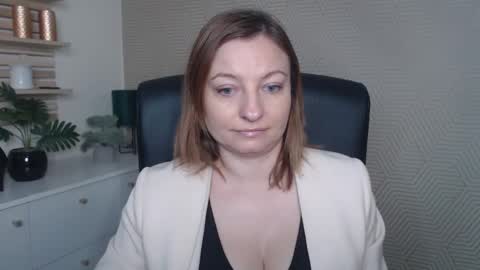 Snapshot of angela_samt chatting on November 2025 06:30:02 AM Angela online show from November 2025 06:30:02 AM