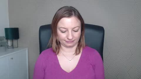 Snapshot of angela_samt chatting on November 2025 06:40:02 AM Angela online show from November 2025 06:40:02 AM