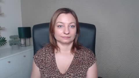 Snapshot of angela_samt chatting on November 2025 06:35:01 AM Angela online show from November 2025 06:35:01 AM