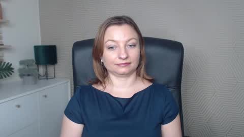 Snapshot of angela_samt chatting on November 2025 07:10:01 AM Angela online show from November 2025 07:10:01 AM