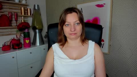 Snapshot of angela_samt chatting on April 2026 05:32:02 AM Angela online show from April 2026 05:32:02 AM