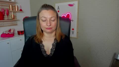 Snapshot of angela_samt chatting on June 2026 05:42:02 AM Angela online show from June 2026 05:42:02 AM