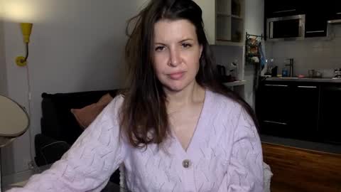 Angela online show from November 2025 08:08:02 PM