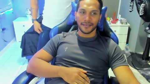 Snapshot of angelandchris chatting on September 2025 12:28:02 PM Angel And Cris online show from September 2025 12:28:02 PM