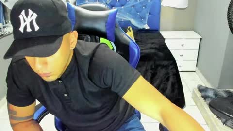 Snapshot of angelandchris chatting on October 2025 12:12:02 PM Angel And Cris online show from October 2025 12:12:02 PM