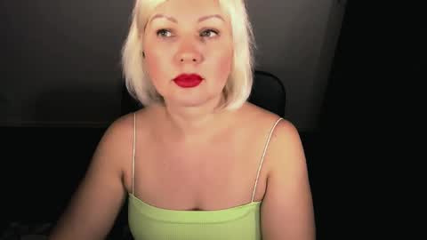 Snapshot of angelaroberti2 chatting on March 2026 07:13:02 PM glow online show from March 2026 07:13:02 PM