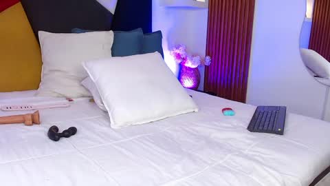 Snapshot of angelbacker chatting on April 2026 04:24:02 AM Angel online show from April 2026 04:24:02 AM