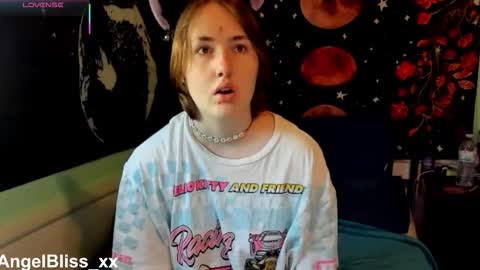 Snapshot of angelbliss_xx chatting on December 2025 05:33:02 PM Angel online show from December 2025 05:33:02 PM