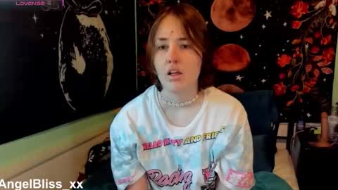 Snapshot of angelbliss_xx chatting on December 2025 03:32:02 PM Angel online show from December 2025 03:32:02 PM