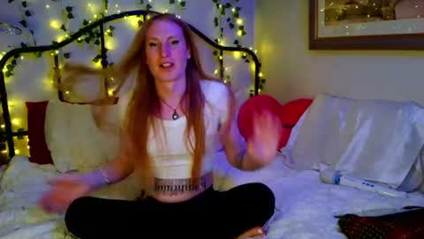 Snapshot of angelcakexoxo chatting on June 2026 06:44:01 AM AngelCakexoxo online show from June 2026 06:44:01 AM