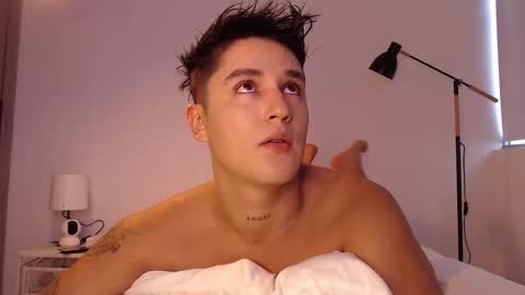 Angel online show from October 2025 08:43:02 PM