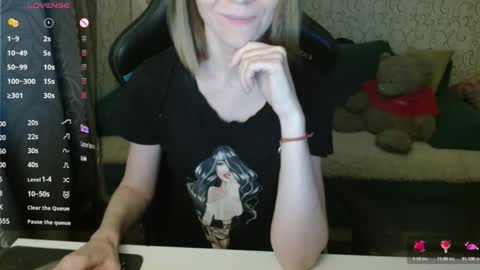 Snapshot of angelcute32 chatting on October 2025 02:40:02 PM AngelCute32 online show from October 2025 02:40:02 PM