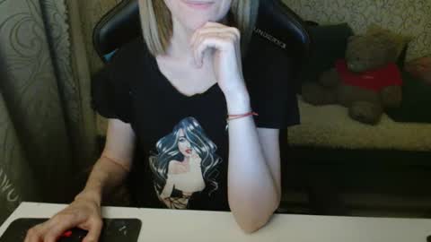 Snapshot of angelcute32 chatting on October 2025 03:35:01 PM AngelCute32 online show from October 2025 03:35:01 PM