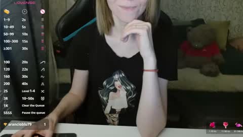 Snapshot of angelcute32 chatting on October 2025 02:29:02 PM AngelCute32 online show from October 2025 02:29:02 PM