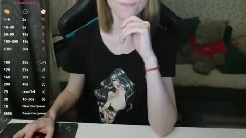 Snapshot of angelcute32 chatting on October 2025 03:23:02 PM AngelCute32 online show from October 2025 03:23:02 PM