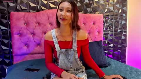 Snapshot of angeldreams15 chatting on April 2026 09:06:02 PM angeldreams15 online show from April 2026 09:06:02 PM