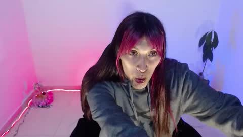 Snapshot of angele_johnson chatting on October 2025 07:37:02 PM angele online show from October 2025 07:37:02 PM