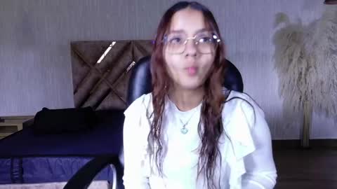 Snapshot of angeles_azul chatting on April 2026 04:59:02 PM angel online show from April 2026 04:59:02 PM