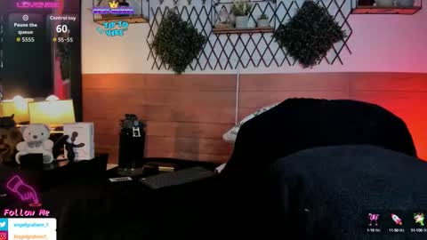 Angel online show from October 2025 06:52:02 PM