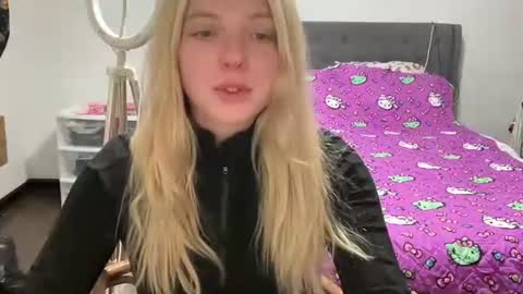 Snapshot of angelgrl444 chatting on November 2025 07:19:02 AM Princess Peach online show from November 2025 07:19:02 AM