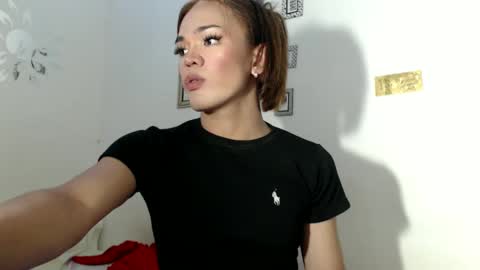 Snapshot of angelic_slutxx chatting on December 2024 10:58:01 AM Yhanna online show from December 2024 10:58:01 AM