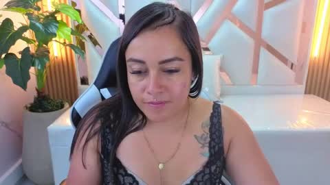 Snapshot of angelin_tp chatting on May 2026 02:25:02 PM Angelin online show from May 2026 02:25:02 PM