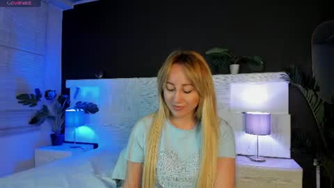 Snapshot of angelina_hilton chatting on June 2026 11:44:01 AM angelina_hilton online show from June 2026 11:44:01 AM