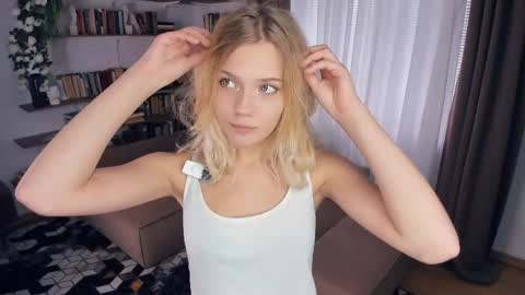 Snapshot of angelinahass chatting on April 2026 08:11:01 AM Alice WOW online show from April 2026 08:11:01 AM