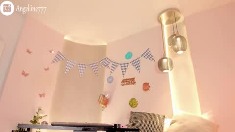 Angeline  online show from October 2025 12:36:02 PM