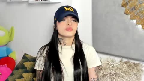 Snapshot of angeline__smith chatting on December 2024 06:35:01 AM Angeline Smith online show from December 2024 06:35:01 AM
