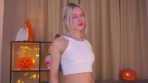 Ennie online show from November 2025 08:44:01 PM