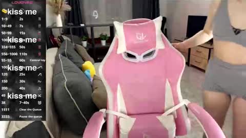 angelkissmee online show from November 2025 04:42:02 PM