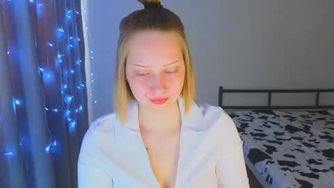 Cutie online show from December 2025 03:22:01 AM