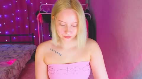 Snapshot of angellisss chatting on March 2026 01:15:01 PM Cutie online show from March 2026 01:15:01 PM