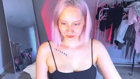 Snapshot of angellisss chatting on July 2026 12:03:01 PM Cutie online show from July 2026 12:03:01 PM
