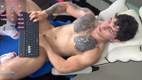 Snapshot of angeloferro1 chatting on January 2025 05:42:01 AM Angelo Ferro online show from January 2025 05:42:01 AM