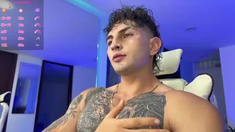 Snapshot of angeloferro1 chatting on February 2025 01:33:01 AM Angelo Ferro online show from February 2025 01:33:01 AM