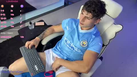 Snapshot of angeloferro1 chatting on February 2025 02:14:01 AM Angelo Ferro online show from February 2025 02:14:01 AM