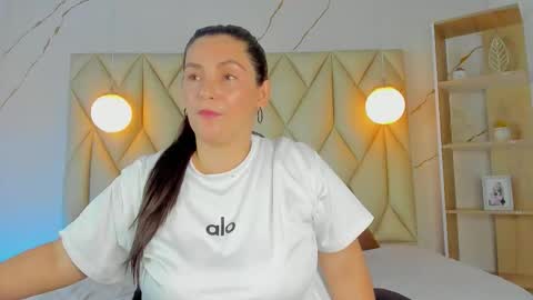 ANGIE online show from November 2025 02:39:01 PM