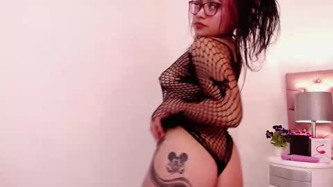 Angie online show from February 2025 04:07:01 AM