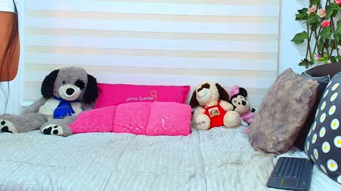 laura  online show from November 2025 07:35:02 PM