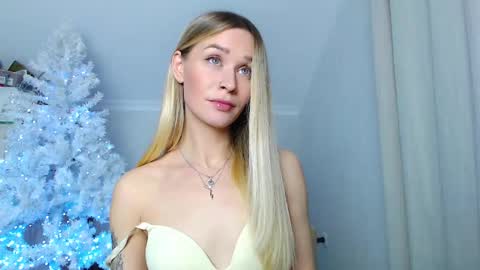 anita_delicious online show from December 2025 10:38:01 PM