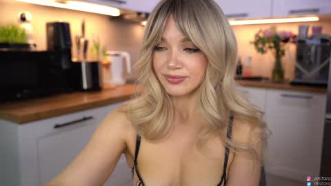 Im Anita thumb up me please its important online show from March 2026 07:31:01 PM